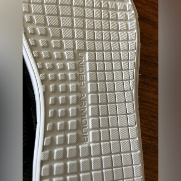 UNDER ARMOUR Kick It 2 Low Sneaker Sz 7.  NEW! - Picture 7 of 8